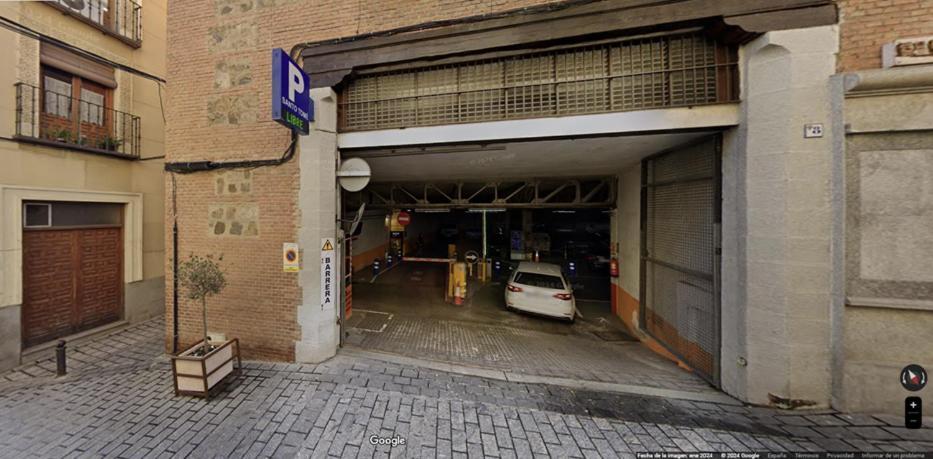 Apartamento Ilarcuris Con Patio Privado Toledo Bagian luar foto